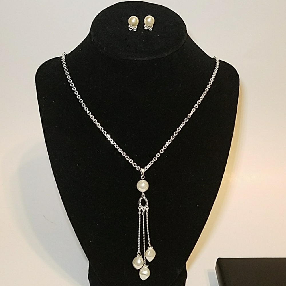 Faux pearl necklace and earrings set